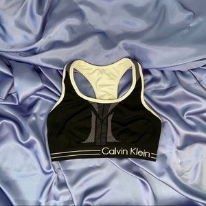 Black & white Calvin Klein sports bra !